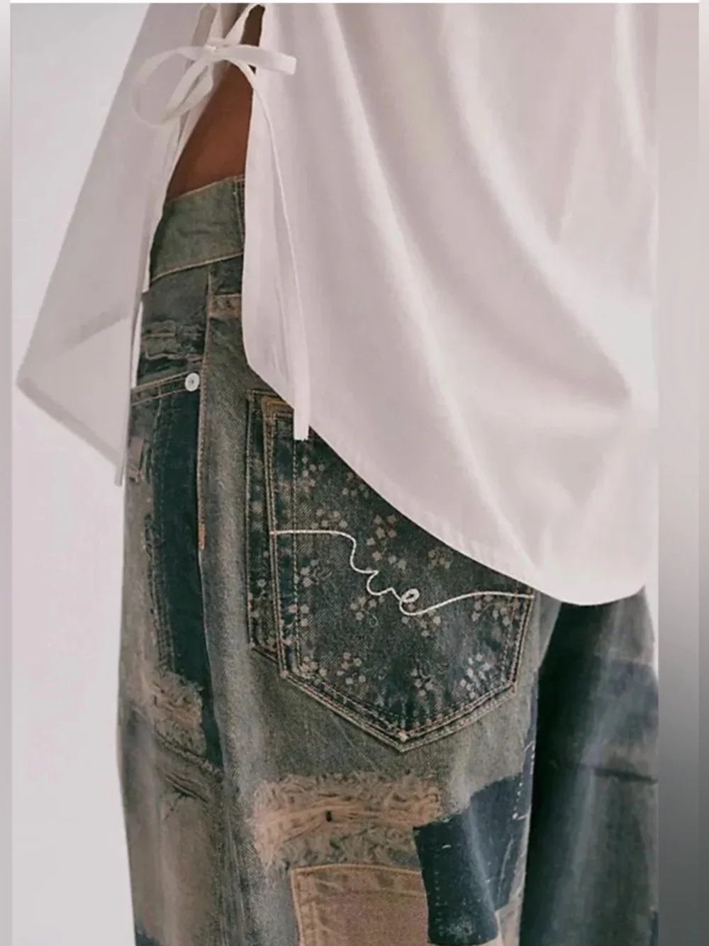 NWT FREE PEOPLE WE THE FREE Illusions Relaxed Fit Jeans Indigo Combo Patch‎ 27